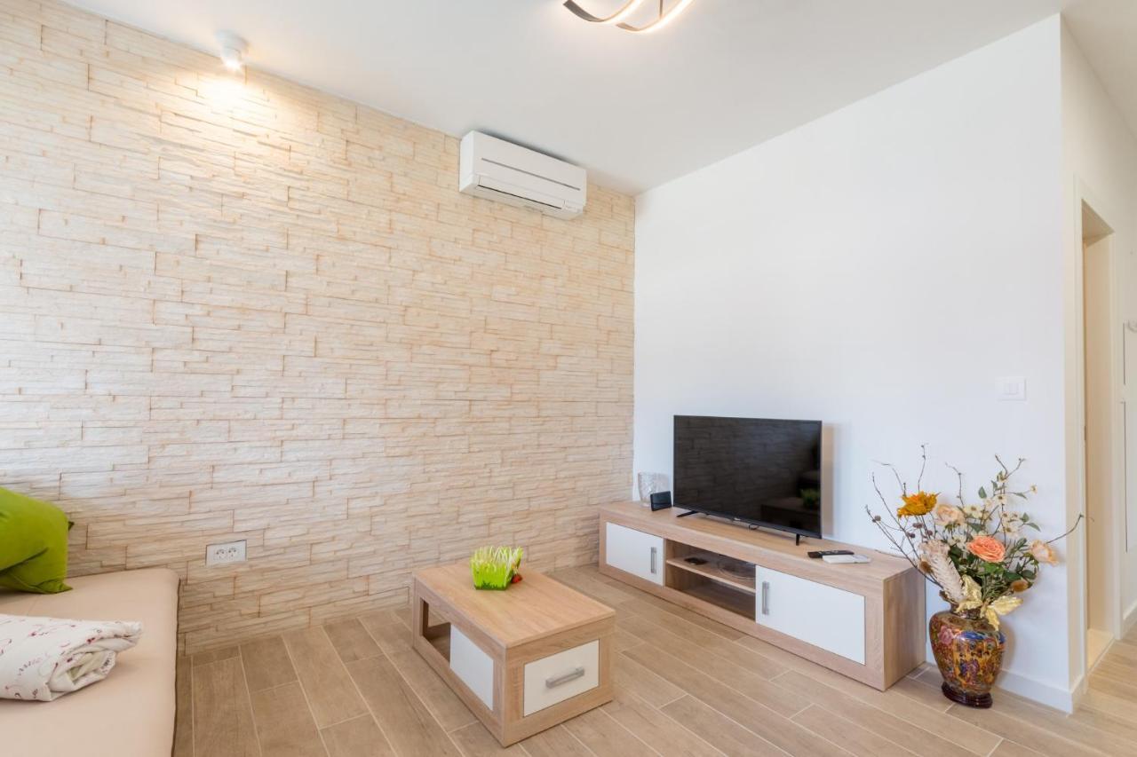 Apartments Niro Split Exterior photo